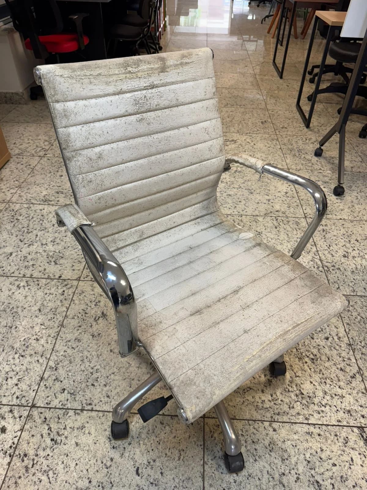 Exemplo de cadeira Antes do conserto